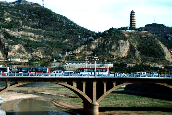 宝塔巍巍延水长