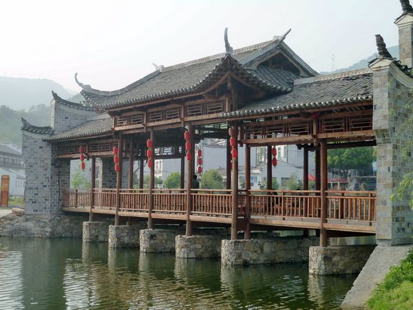 《楼》作者：张登超