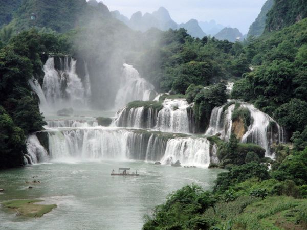 《德天瀑布》作者：孙玲