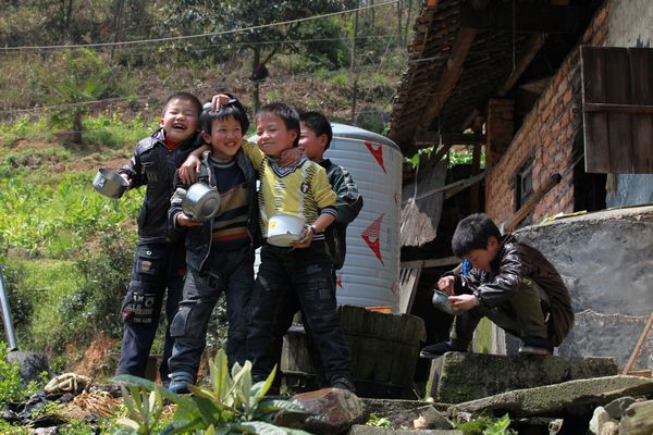 《山村孩子们》作者：熊丹琨