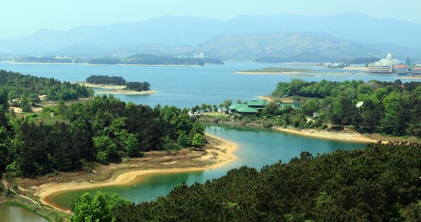 《木兰湖景》作者：赵成清