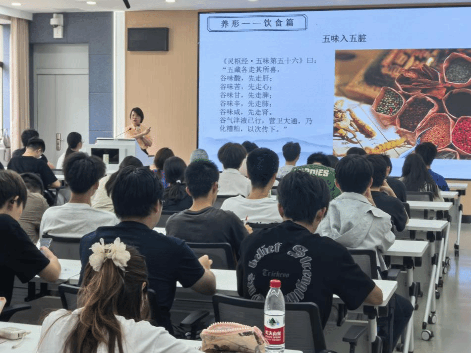 学校举办第十六期“杏林心理讲堂”