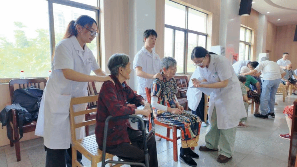 中医学院、附属医院联合开展老年主动健康志愿服...