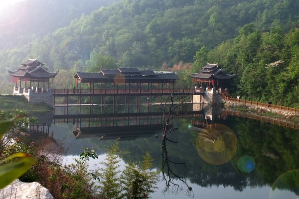 水之清，亭之美